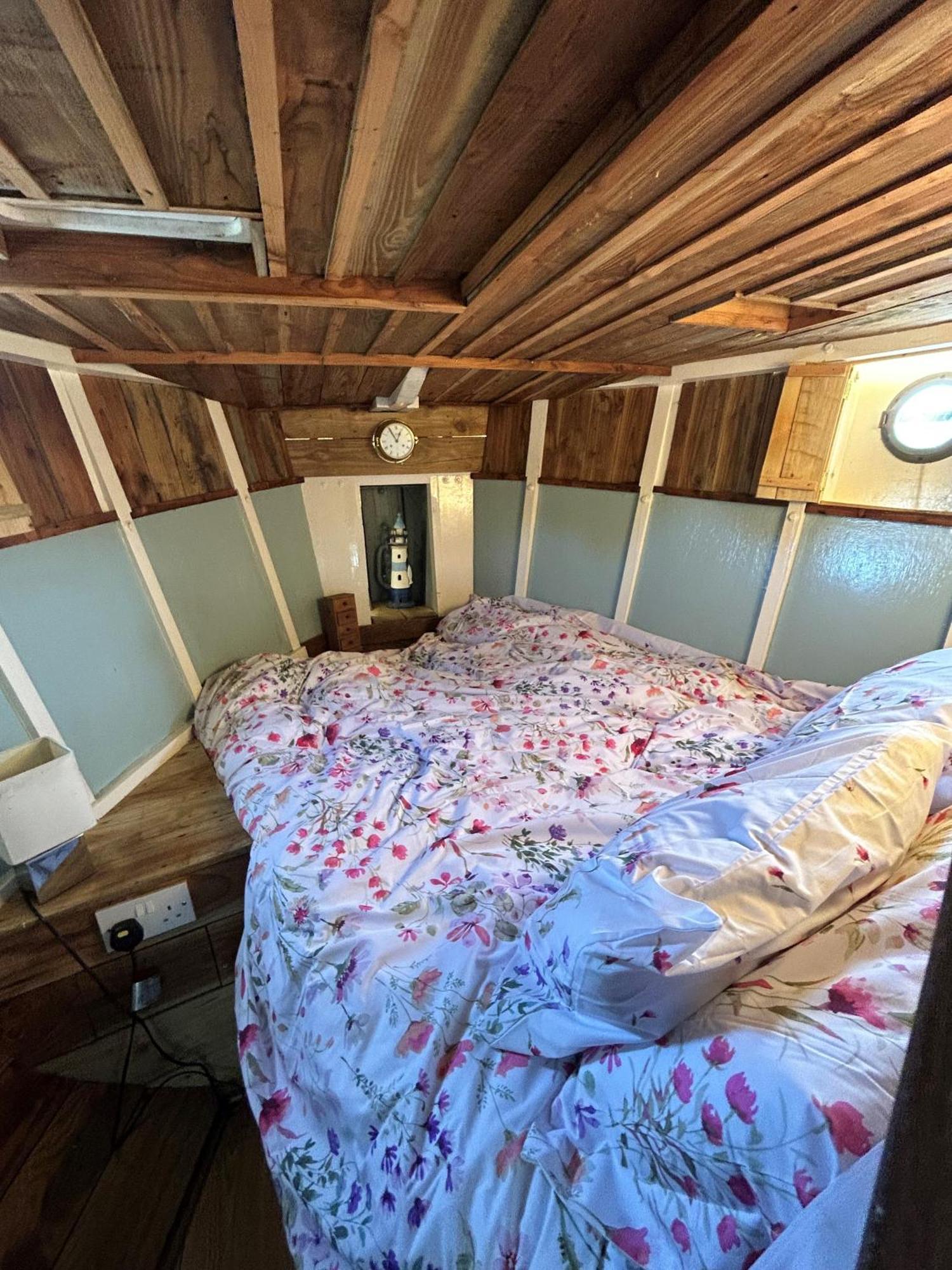 Swallowfield Glamping-Unsinkable Yeovil Exterior foto