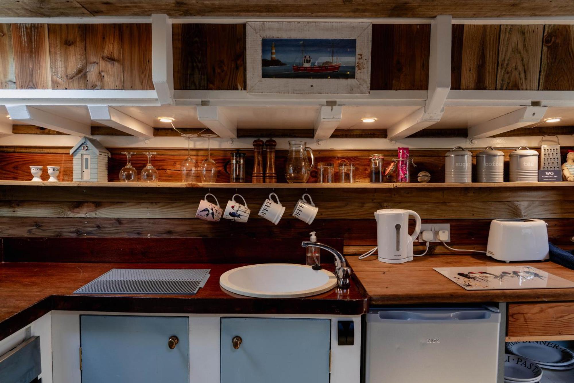 Swallowfield Glamping-Unsinkable Yeovil Exterior foto
